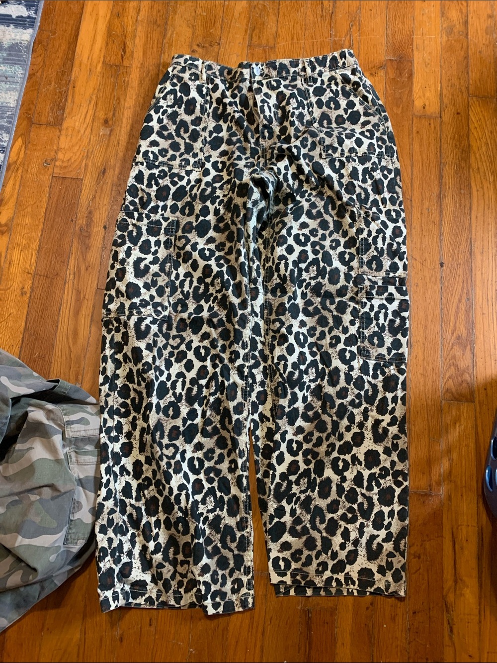 No Boundaries Camo & Animal leopard Cargo Pants! Viral sz large 12 14 - Picture 4 of 5